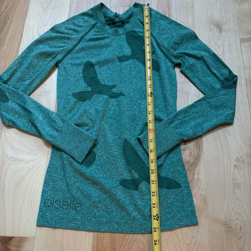 Oiselle Flyte Long Sleeve Seamless Active Shirt w/Thumbholes in Shelly Green - Picture 8 of 9